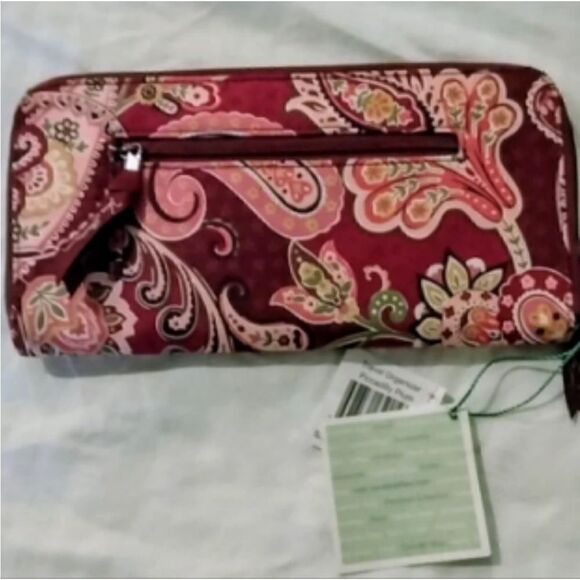 Vera Bradley Travel Organizer/Wallet in Piccadilly Plum Pattern (Fall 2005) - Picture 2 of 5